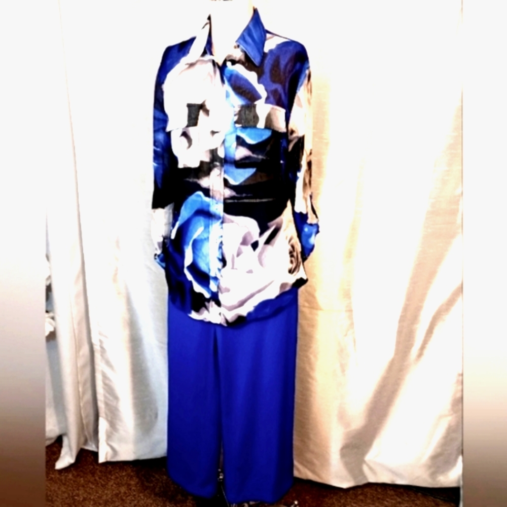 BLOUSE + CAPRIS: Blue, black & white, 3/4 sleeve/Long Sleeve, ButtonUp, Collar,S